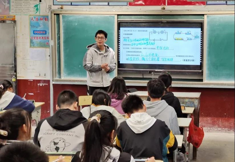 关于我和鬼变成家人的那件事