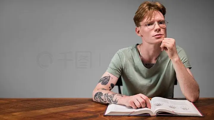 八月：奥色治郡