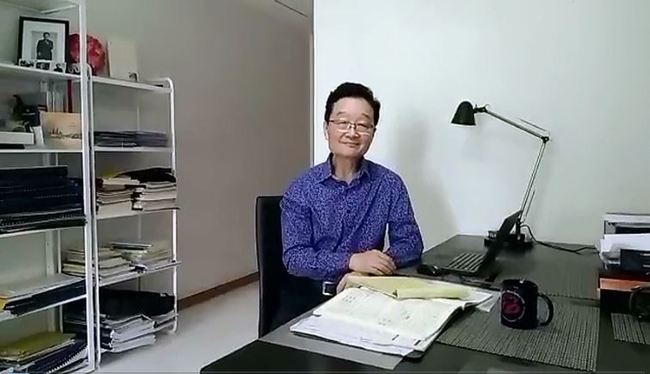 在世界中心呼唤爱